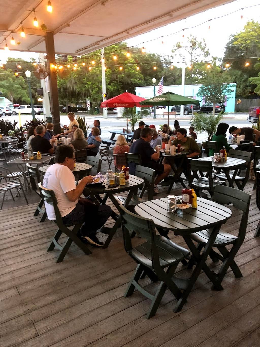 Fifth Avenue Streatery | restaurant | 846 E 5th Ave, Mt Dora, FL 32757, USA | 3527203328 OR +1 352-720-3328