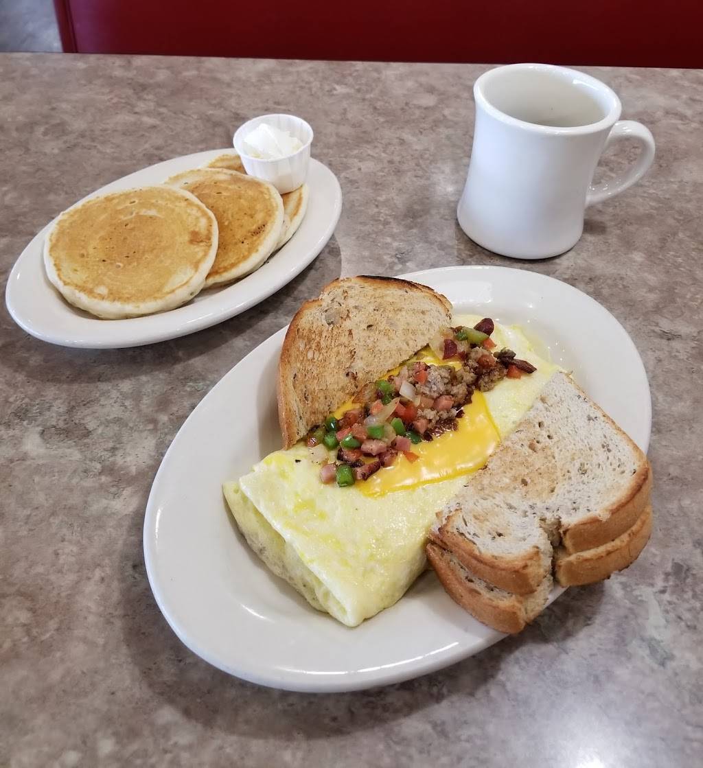 Junies | restaurant | 100 Plaza Dr, Elk Run Heights, IA 50707, USA | 3198338021 OR +1 319-833-8021