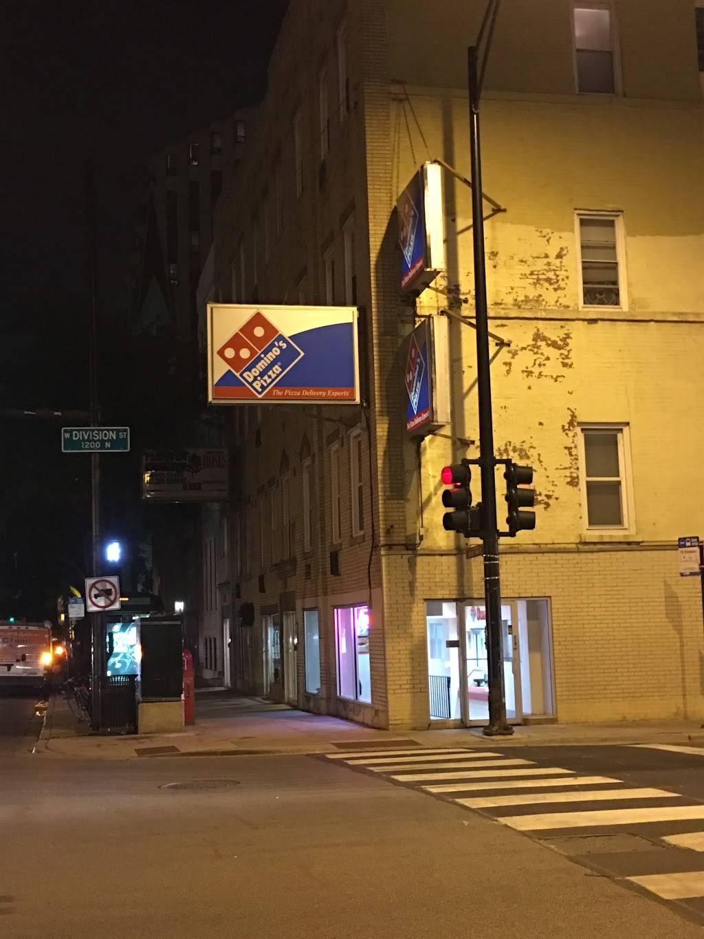 Dominos Pizza | meal delivery | 143 W Division St, Chicago, IL 60610, USA | 3126647440 OR +1 312-664-7440