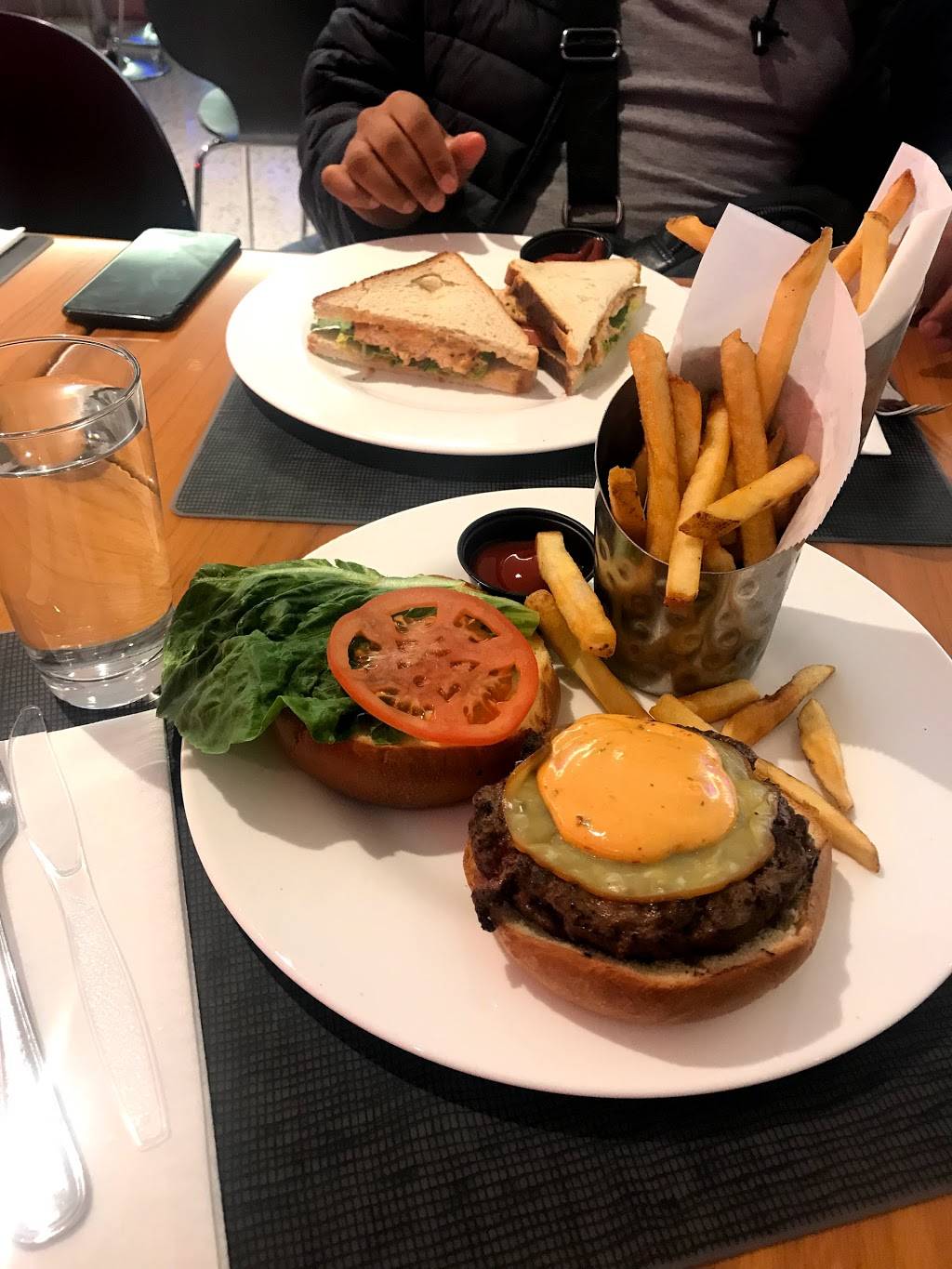 5ive Steak | restaurant | 1 J F K Airport, Jamaica, NY 11430, USA | 7186566210 OR +1 718-656-6210