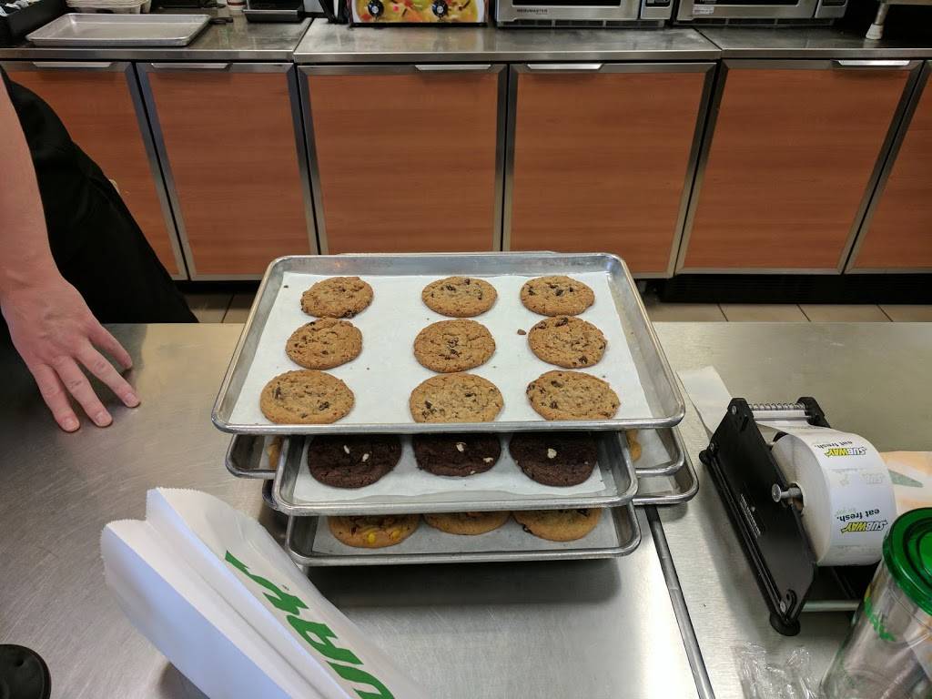 Subway Restaurants | restaurant | 1275 E, County Rd D Suite 105, Maplewood, MN 55109, USA | 6517835873 OR +1 651-783-5873