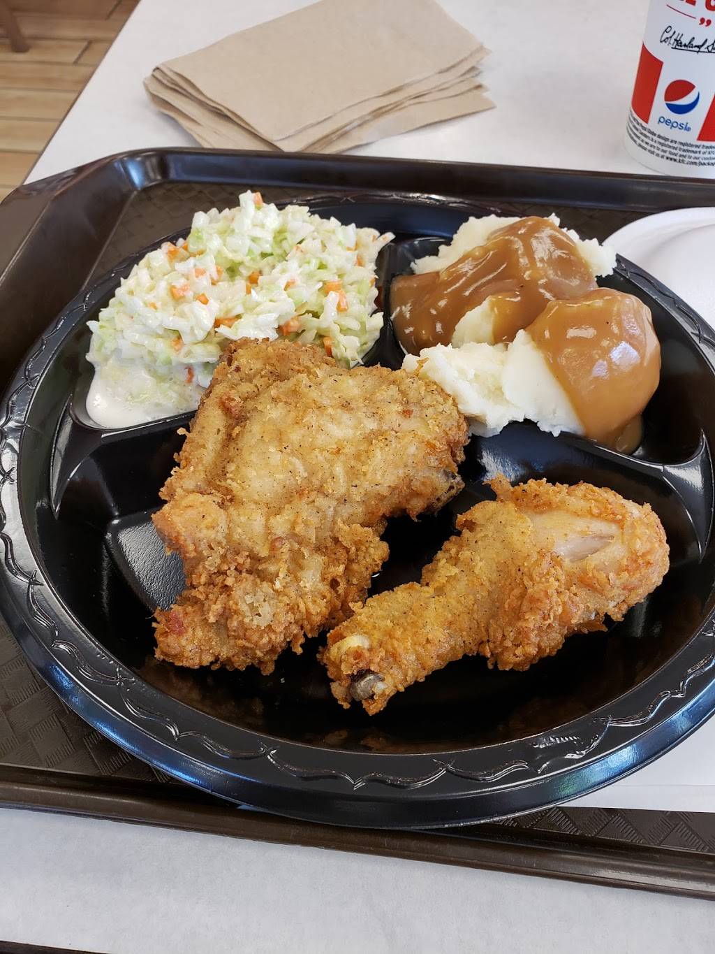 KFC | restaurant | 321 Summerhill Dr, Lake Elsinore, CA 92532, USA | 9512454060 OR +1 951-245-4060