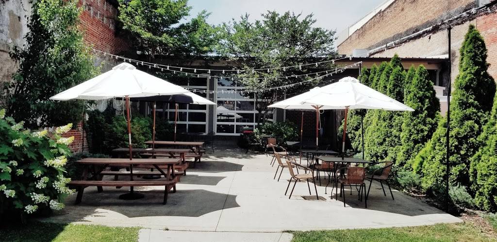 The Blue Pig | restaurant | 35 W Broad St, Cookeville, TN 38501, USA | 9318549970 OR +1 931-854-9970