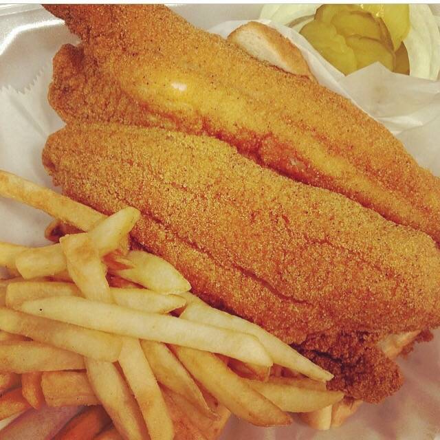 Nephews Grille | restaurant | 742 S 4th St, St. Louis, MO 63103, USA | 3142415960 OR +1 314-241-5960