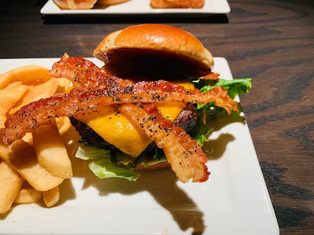 Red Robin Gourmet Burgers and Brews | restaurant | 3906 Rivermark Plaza, Santa Clara, CA 95054, USA | 4088550630 OR +1 408-855-0630