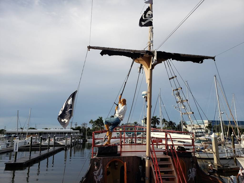 Salty Sams Marina | restaurant | 2500 Main St, Fort Myers Beach, FL 33931, USA | 2394637333 OR +1 239-463-7333