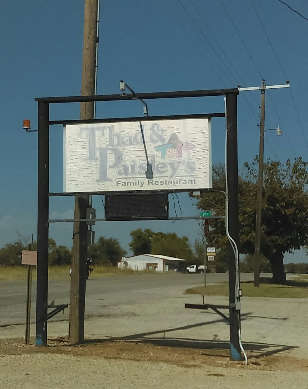 Thad And Paisleys | restaurant | 12237 US-281, Scotland, TX 76379, USA | 9405413663 OR +1 940-541-3663