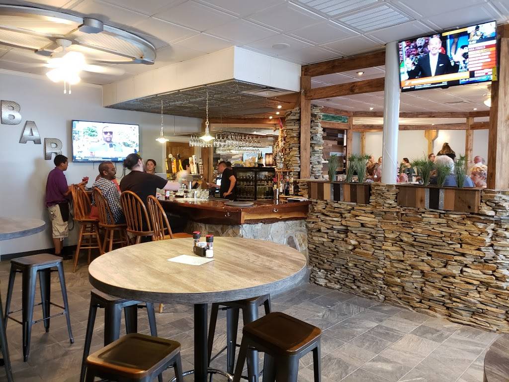 Portside Grill on Urbanna Creek | restaurant | 25 Cross St, Urbanna, VA 23175, USA | 8046956240 OR +1 804-695-6240