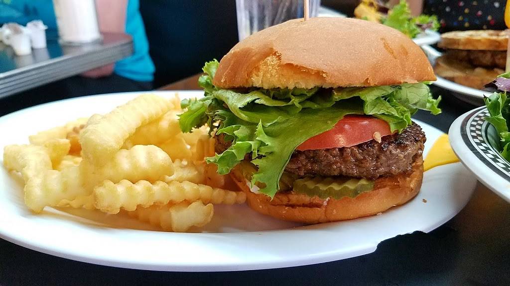 Hamburg Inn No. 2 | restaurant | 214 N Linn St, Iowa City, IA 52245, USA | 3193375512 OR +1 319-337-5512