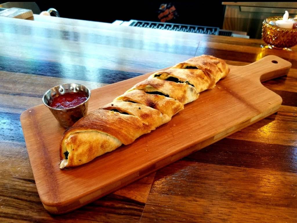 Frankies Uptown - A Neighborhood Bar | restaurant | 1770 Festival Plaza Dr #190, Las Vegas, NV 89135, USA | 7022282766 OR +1 702-228-2766