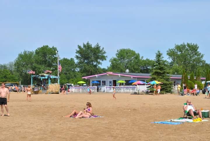 Baywatch On the Beach Grill | restaurant | 6626 Beachway, Caseville, MI 48725, USA | 5868833336 OR +1 586-883-3336