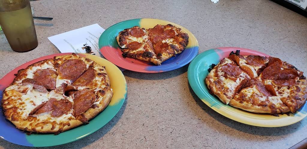 Straw Hat Pizza | restaurant | 6680 Lone Tree Way, Brentwood, CA 94513, USA | 9256343664 OR +1 925-634-3664