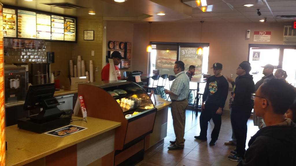 Jack in the Box | restaurant | 6815 Stine Rd, Bakersfield, CA 93313, USA | 6618327506 OR +1 661-832-7506