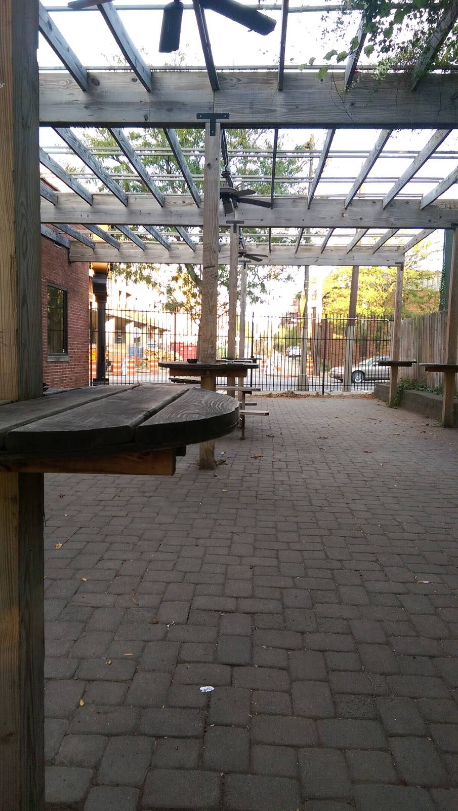 Luckys Stout House | restaurant | 1475 N High St, Columbus, OH 43201, USA | 6142945825 OR +1 614-294-5825