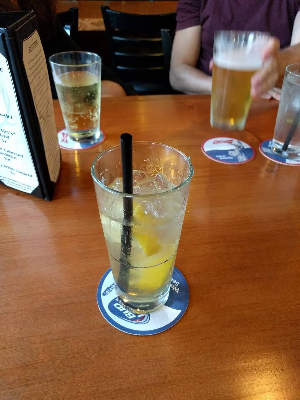 The Lodge Sports Grille | restaurant | 4209 SW Alaska St, Seattle, WA 98116, USA | 2063883337 OR +1 206-388-3337