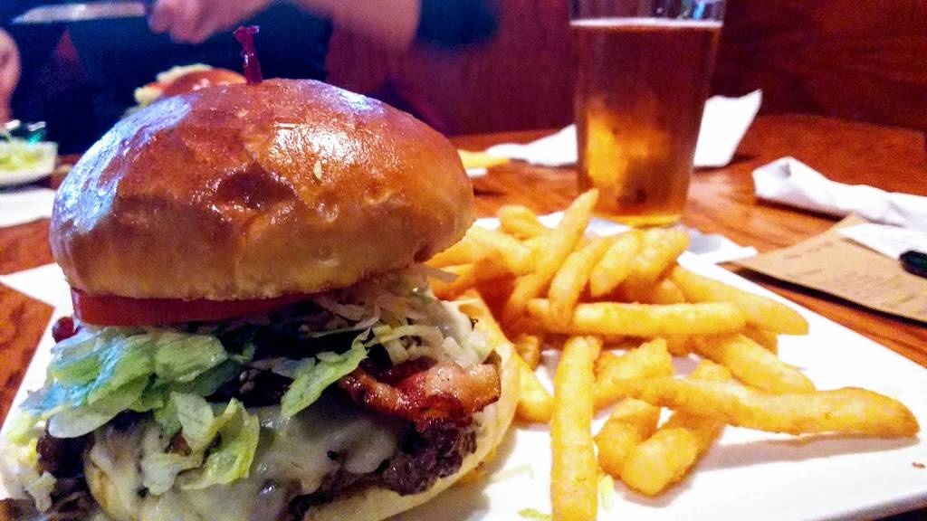 CJs brewery | restaurant | 8115 Richardson Rd, Commerce Charter Twp, MI 48390, USA | 2483667979 OR +1 248-366-7979