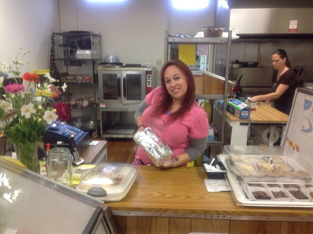 Dawns Deli | restaurant | 71 Penn St, Lenhartsville, PA 19534, USA | 4846653682 OR +1 484-665-3682