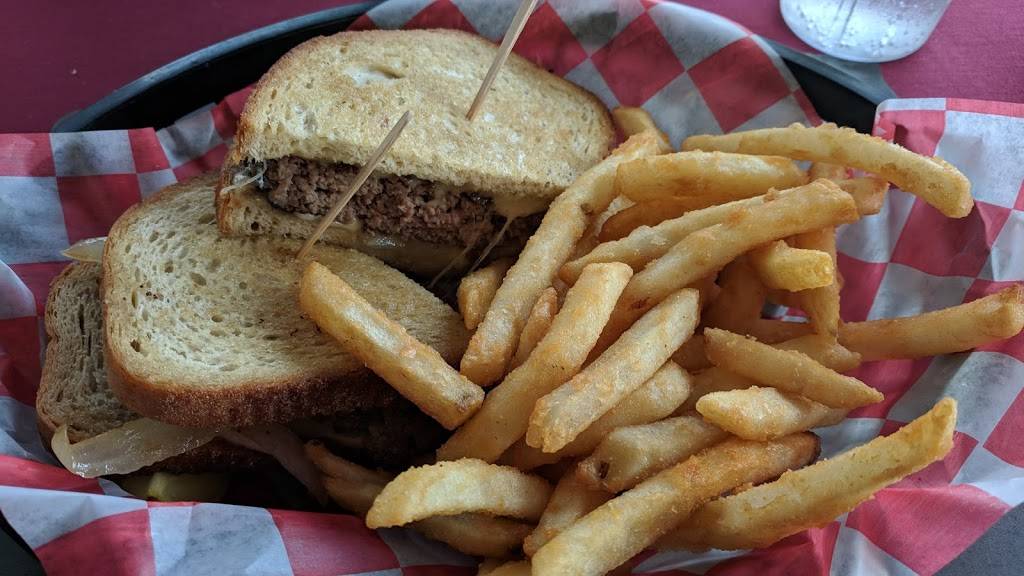 Russos Lakeside Seafood & SteakHouse | restaurant | 702 River St, Palmer, MA 01069, USA | 4132892360 OR +1 413-289-2360