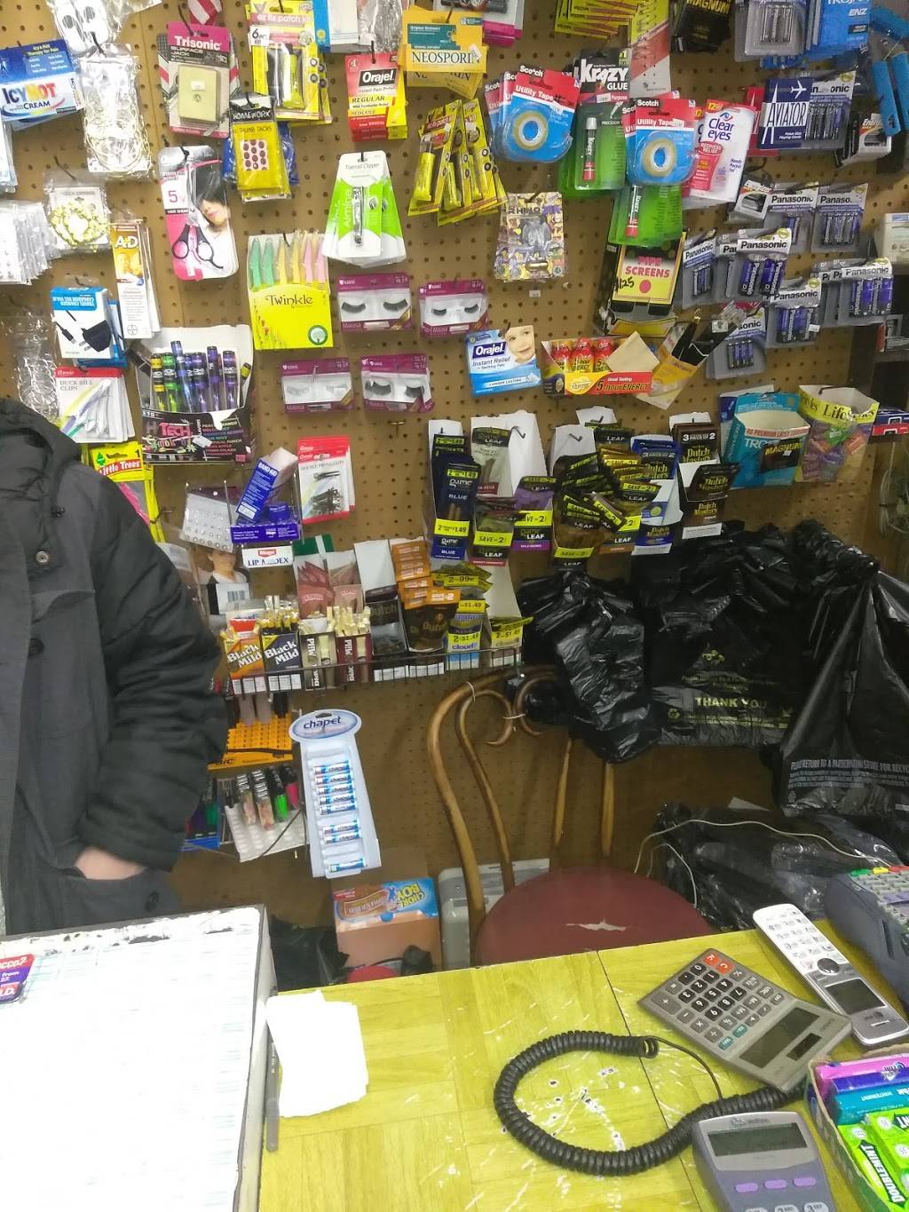 Collins Carryout & Mini Store | meal takeaway | 4043 Frederick Ave, Baltimore, MD 21229, USA | 4106448888 OR +1 410-644-8888