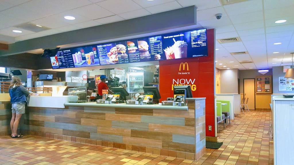 McDonalds | cafe | 90 Lake Dr E, Chanhassen, MN 55317, USA | 9529348530 OR +1 952-934-8530