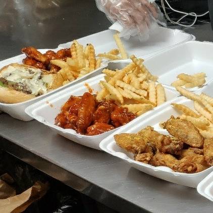 American Deli | restaurant | 3300 N Patterson Ave, Winston-Salem, NC 27105, USA | 3368425712 OR +1 336-842-5712