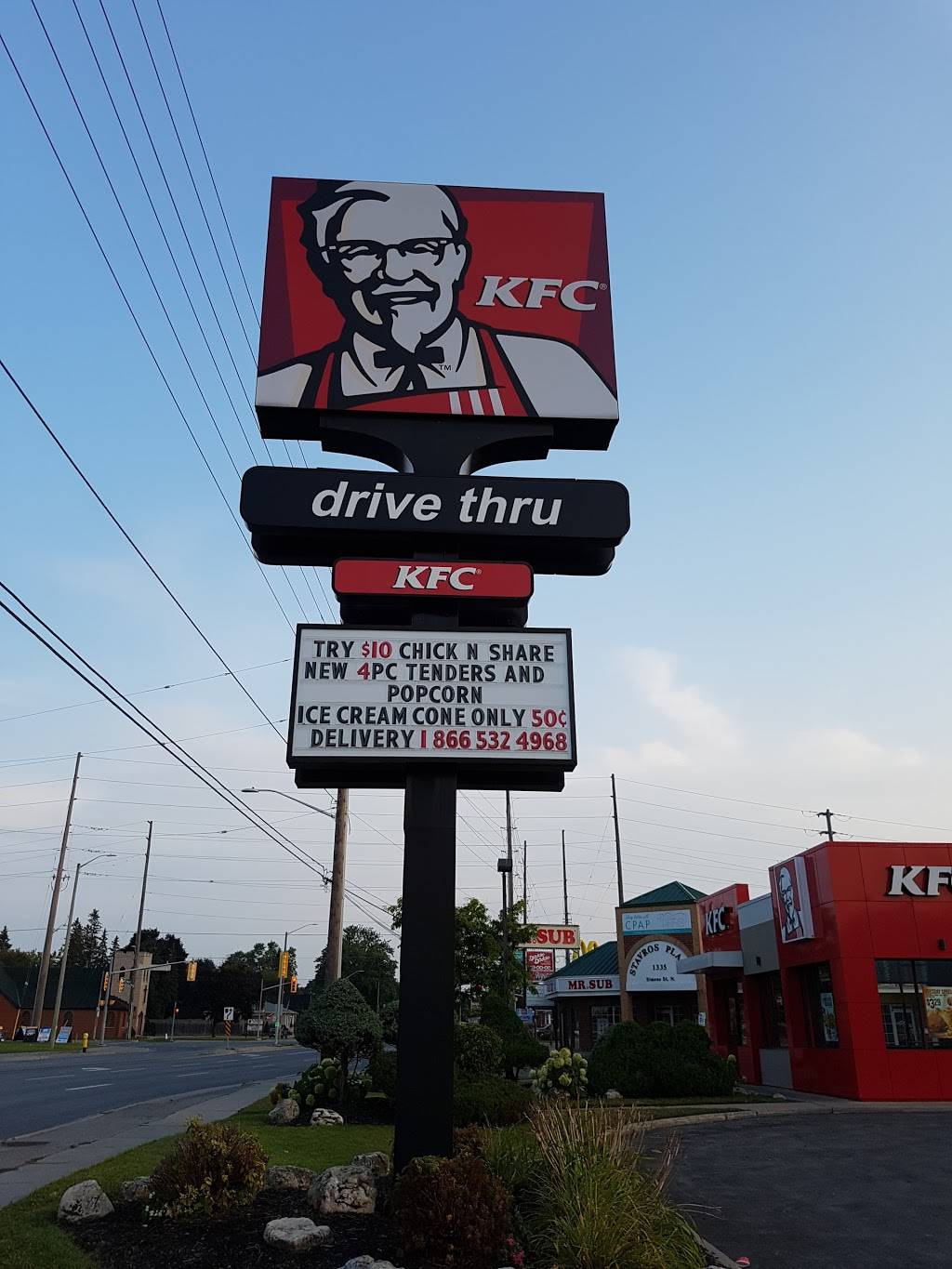 KFC | restaurant | 1326 Simcoe St N, Oshawa, ON L1G 4X4, Canada | 9057259775 OR +1 905-725-9775