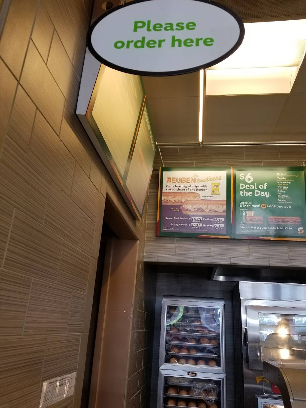 Subway Restaurants | restaurant | 111 North Cove Terrace, Oxon Hill, MD 20745, USA | 3015674614 OR +1 301-567-4614