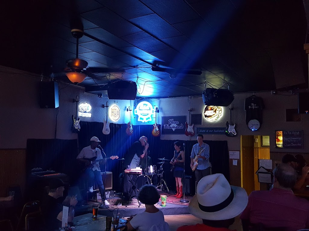 Blue Diamond Bar & Grill | restaurant | 2016 NE Sandy Blvd, Portland, OR 97232, USA | 5032309590 OR +1 503-230-9590