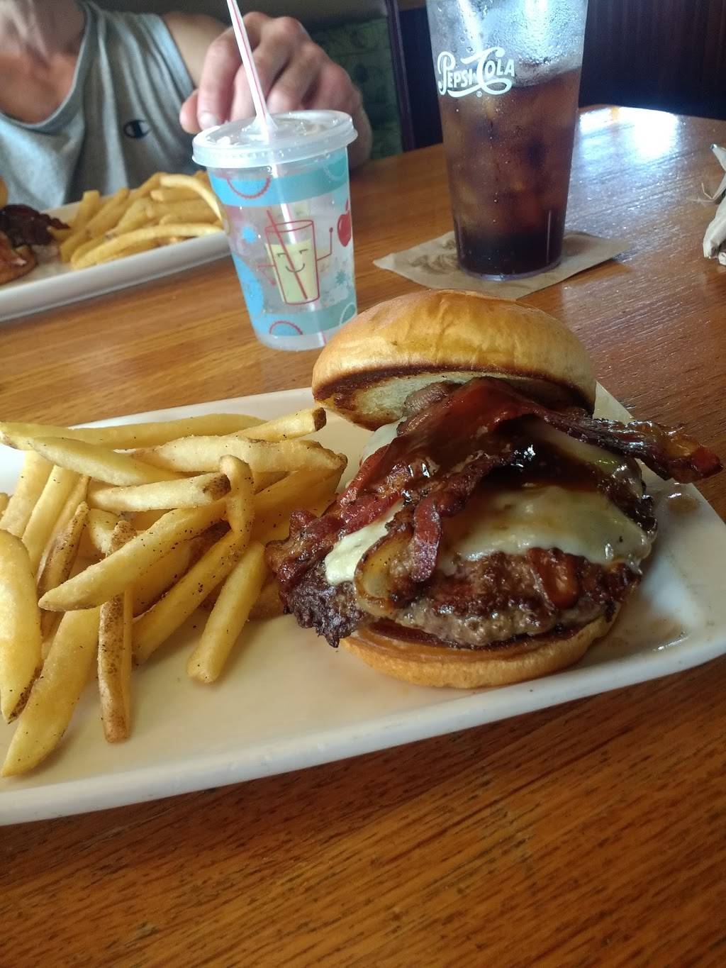 Applebees Grill + Bar | restaurant | 3805 41st Ave Dr, Moline, IL 61265, USA | 3097979232 OR +1 309-797-9232