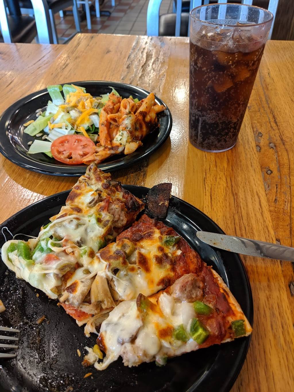 Reds Savoy Pizza | restaurant | 582 Prairie Center Dr, Eden Prairie, MN 55344, USA | 9529443020 OR +1 952-944-3020