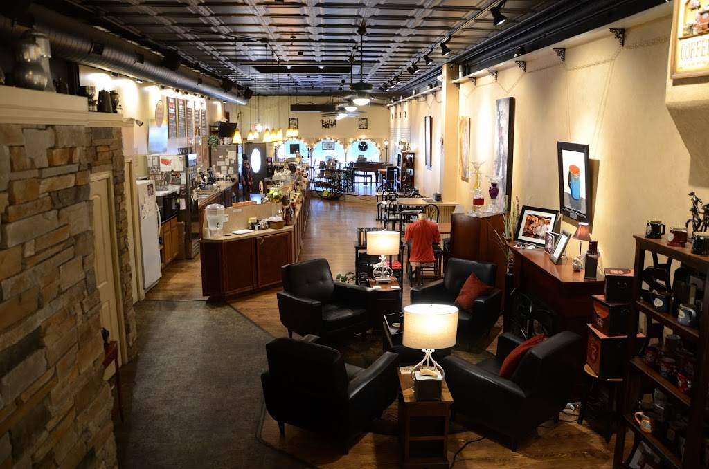 Coffee Attic & Book Cellar | cafe | 604 Washington Ave, Iowa Falls, IA 50126, USA | 6416486771 OR +1 641-648-6771