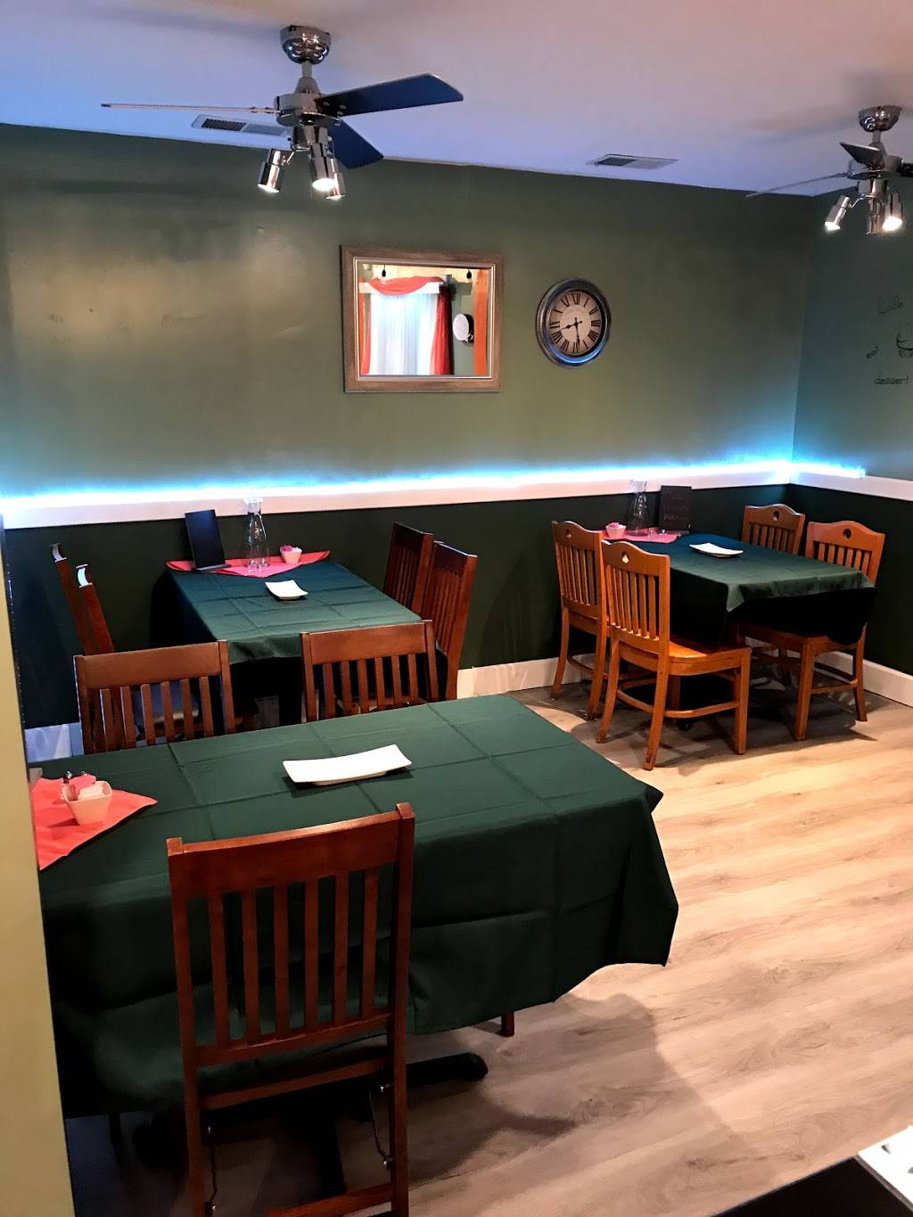 Small Bites Bistro | restaurant | 409 W Washington St, Alexandria, IN 46001, USA | 7656175467 OR +1 765-617-5467