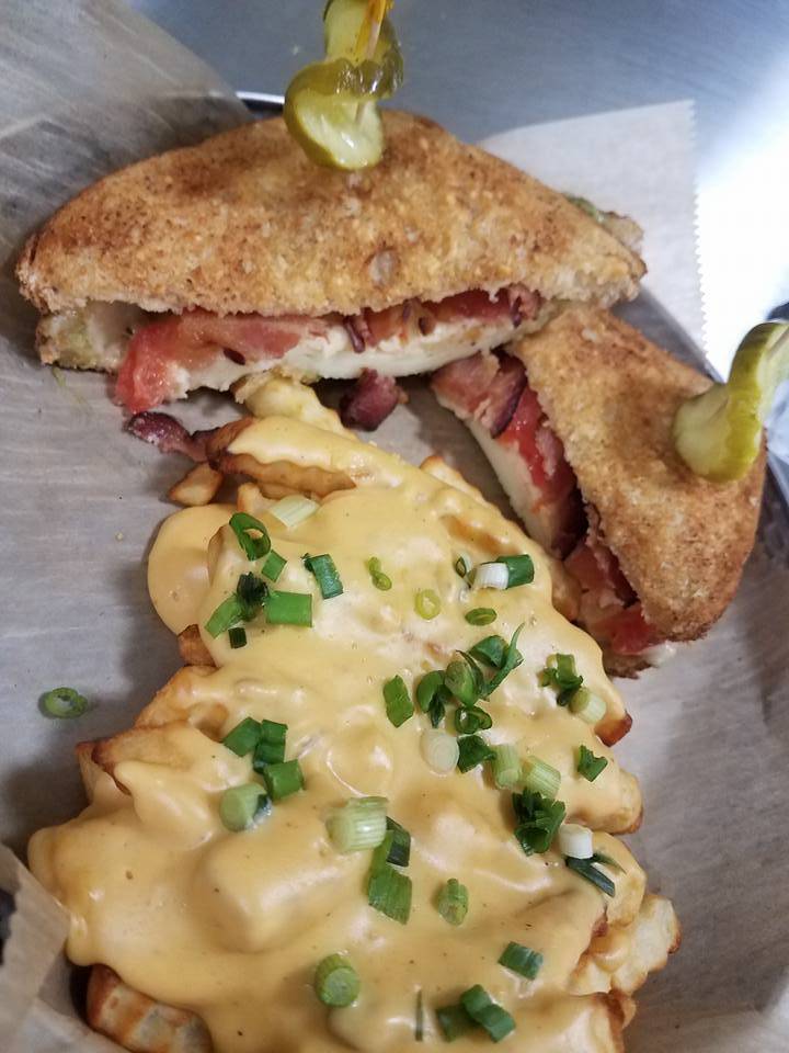 Pearl Street Taphouse | restaurant | 407 Pearl St, Jeffersonville, IN 47130, USA | 8122850890 OR +1 812-285-0890