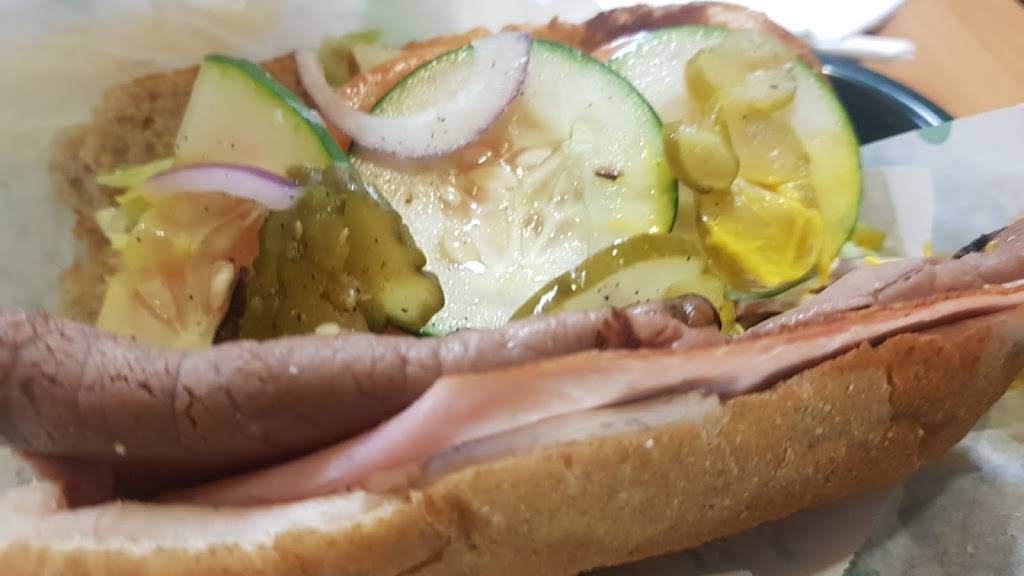 Subway | restaurant | 345 Folly Rd, Charleston, SC 29412, USA | 8437952160 OR +1 843-795-2160