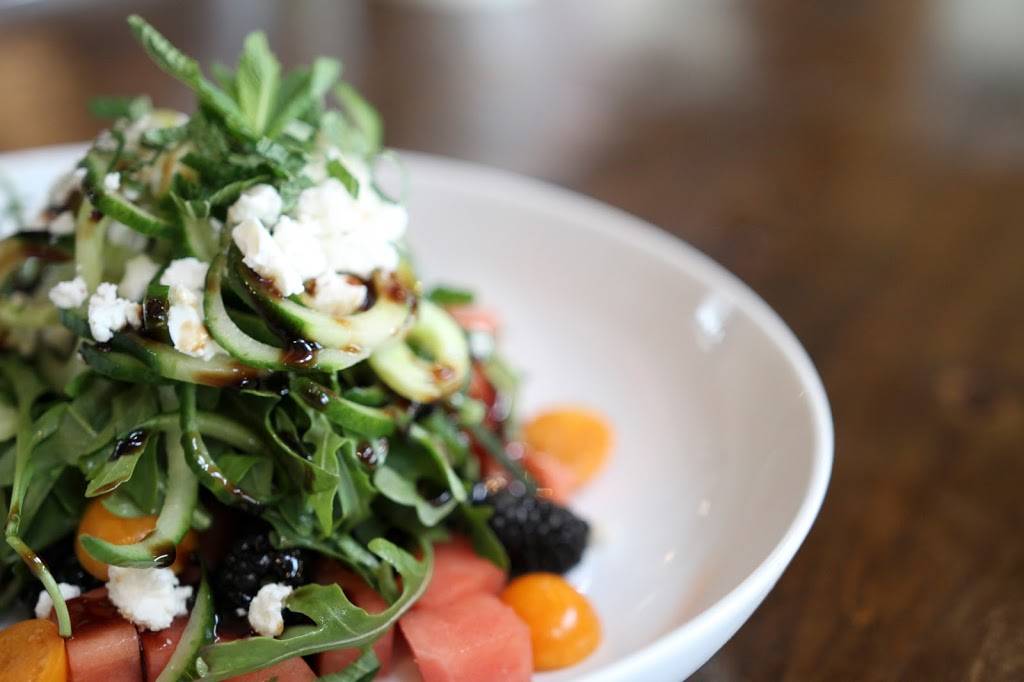 Hobarts Lighthouse | restaurant | 2281 McCrackens Landing Rd, Lakefield, ON K0L 2H0, Canada | 7056520557 OR +1 705-652-0557