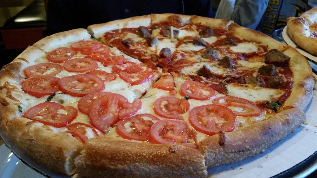 Deweys Pizza | meal takeaway | 112 E Vandalia St, Edwardsville, IL 62025, USA | 6186562200 OR +1 618-656-2200