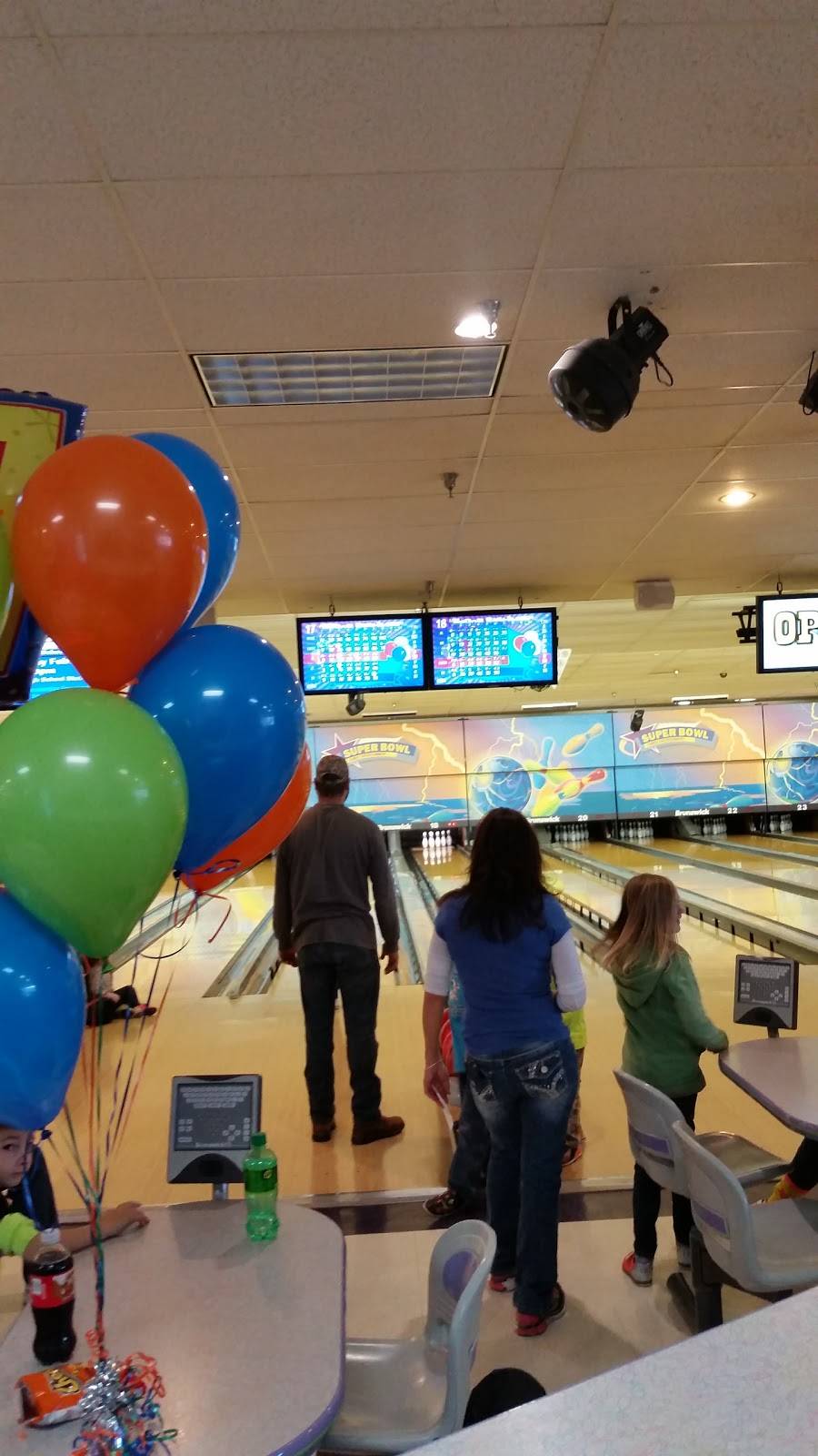Illinois Valley Super Bowl | restaurant | 4242 Mahoney Dr, Peru, IL 61354, USA | 8152235085 OR +1 815-223-5085
