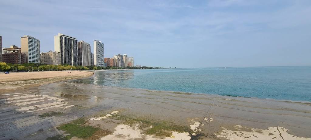 Whispers at Oak Street Beach | restaurant | 1001 N Lake Shore Dr, Chicago, IL 60611, USA | 3125220358 OR +1 312-522-0358