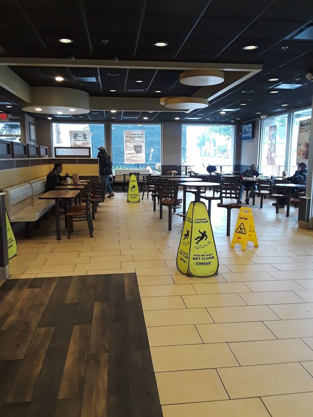 McDonalds | cafe | 3137 N Broad St, Philadelphia, PA 19132, USA | 2152288336 OR +1 215-228-8336