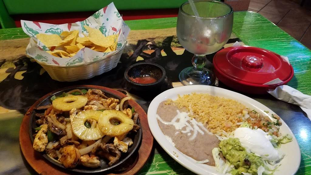 El Tapatio | cafe | 300 I-35, Gainesville, TX 76240, USA | 9406122230 OR +1 940-612-2230