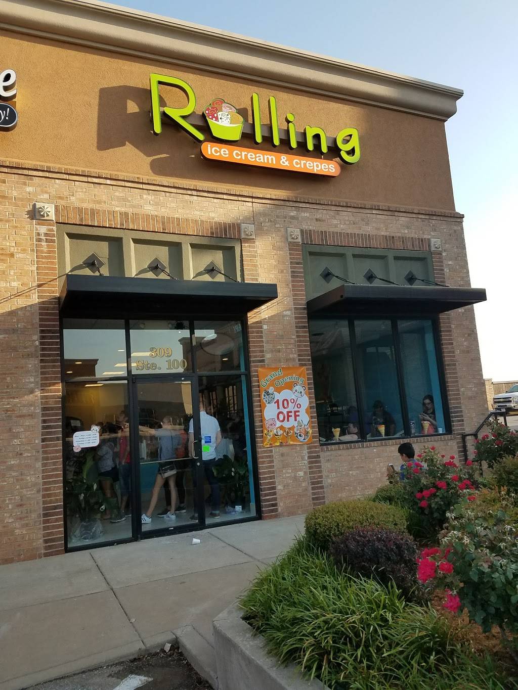 Rolling Ice Cream & Crepe | restaurant | 309 S Bryant Ave #100, Edmond, OK 73034, USA | 4052163392 OR +1 405-216-3392