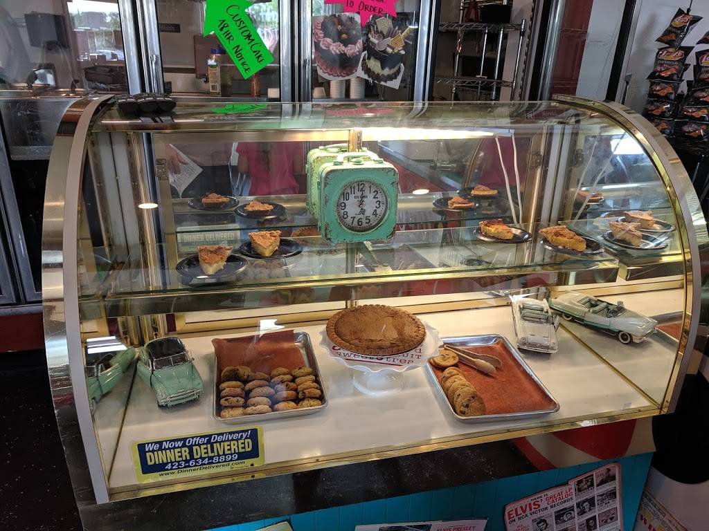 Charlies BBQ & Bakery | restaurant | 2309 E Main St, Chattanooga, TN 37404, USA | 4235411500 OR +1 423-541-1500