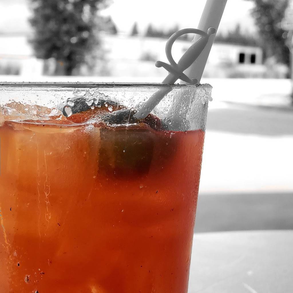 Wooden Chicken Pub | restaurant | 12500 NE Sandy Blvd, Portland, OR 97230, USA | 5032538893 OR +1 503-253-8893