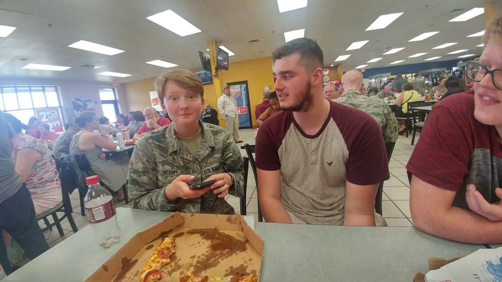 Popeyes Chicken & Biscuits | restaurant | 1451 Stewart # 7025, San Antonio, TX 78236, USA | 2106709136 OR +1 210-670-9136