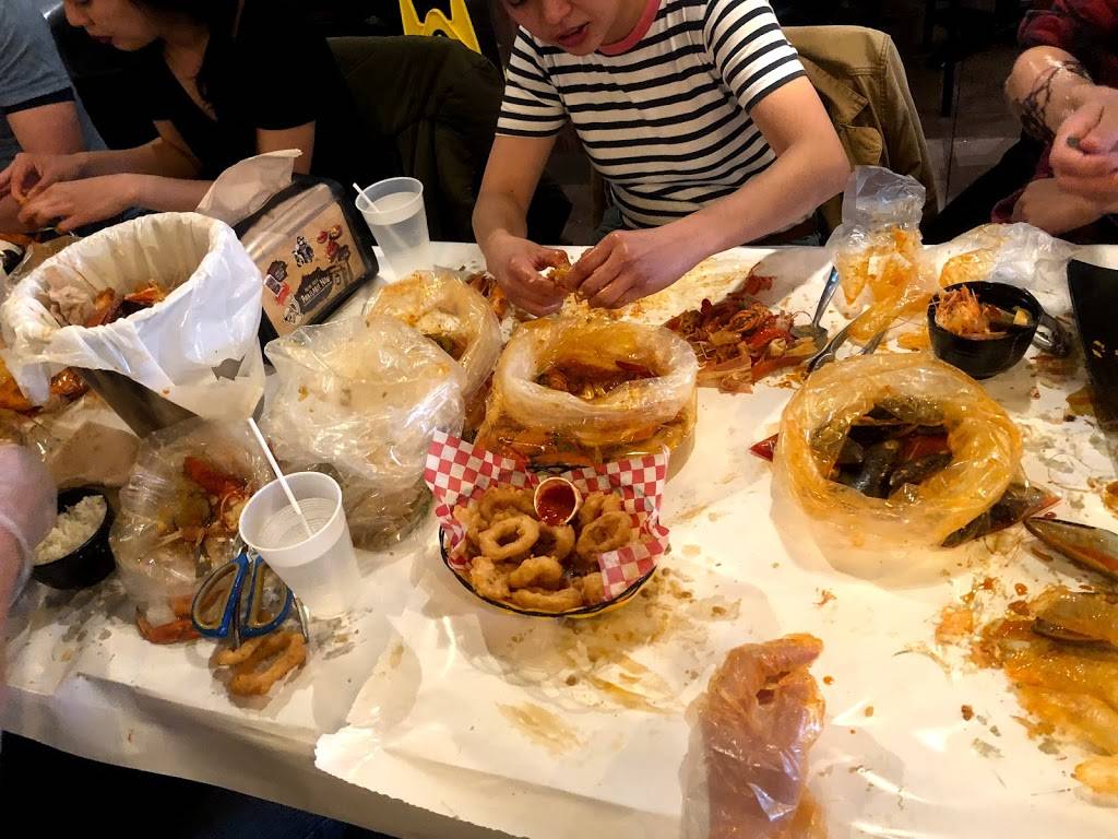 The Captains Boil | restaurant | 865 York Mills Rd #10A, North York, ON M3B 1Y6, Canada | 6473471288 OR +1 647-347-1288