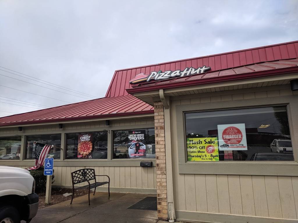 Pizza Hut | meal takeaway | 811 E 3rd St, Jackson, GA 30233, USA | 7707756884 OR +1 770-775-6884