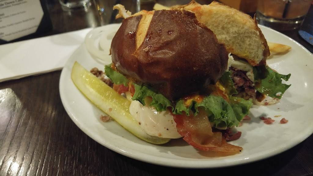 Porter Cullens Irish Pub & Restaurant | restaurant | 3541 W 99th St, Evergreen Park, IL 60805, USA | 7089075558 OR +1 708-907-5558