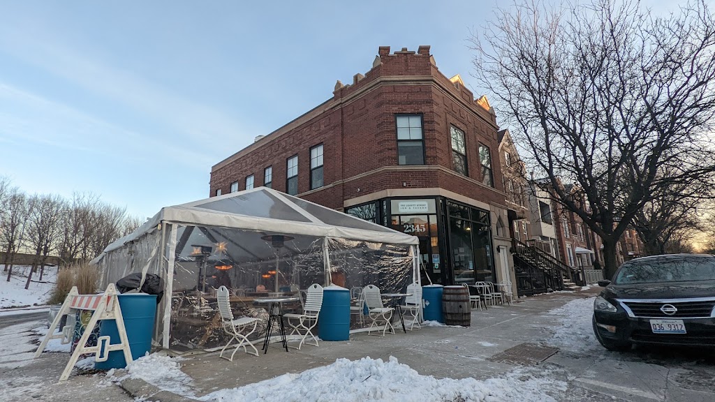 The Leavitt Street Inn & Tavern | restaurant | 2345 N Leavitt St, Chicago, IL 60647, USA | 7736619639 OR +1 773-661-9639