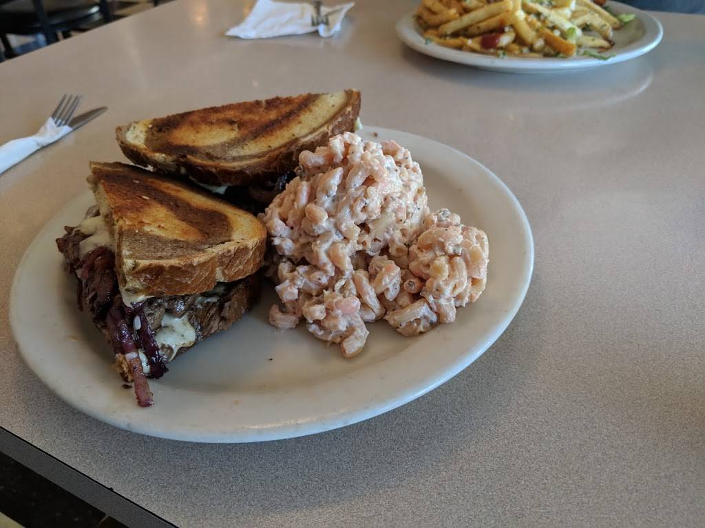 Mikes At the Crossroads | restaurant | 7665 Old Redwood Hwy, Cotati, CA 94931, USA | 7076659999 OR +1 707-665-9999