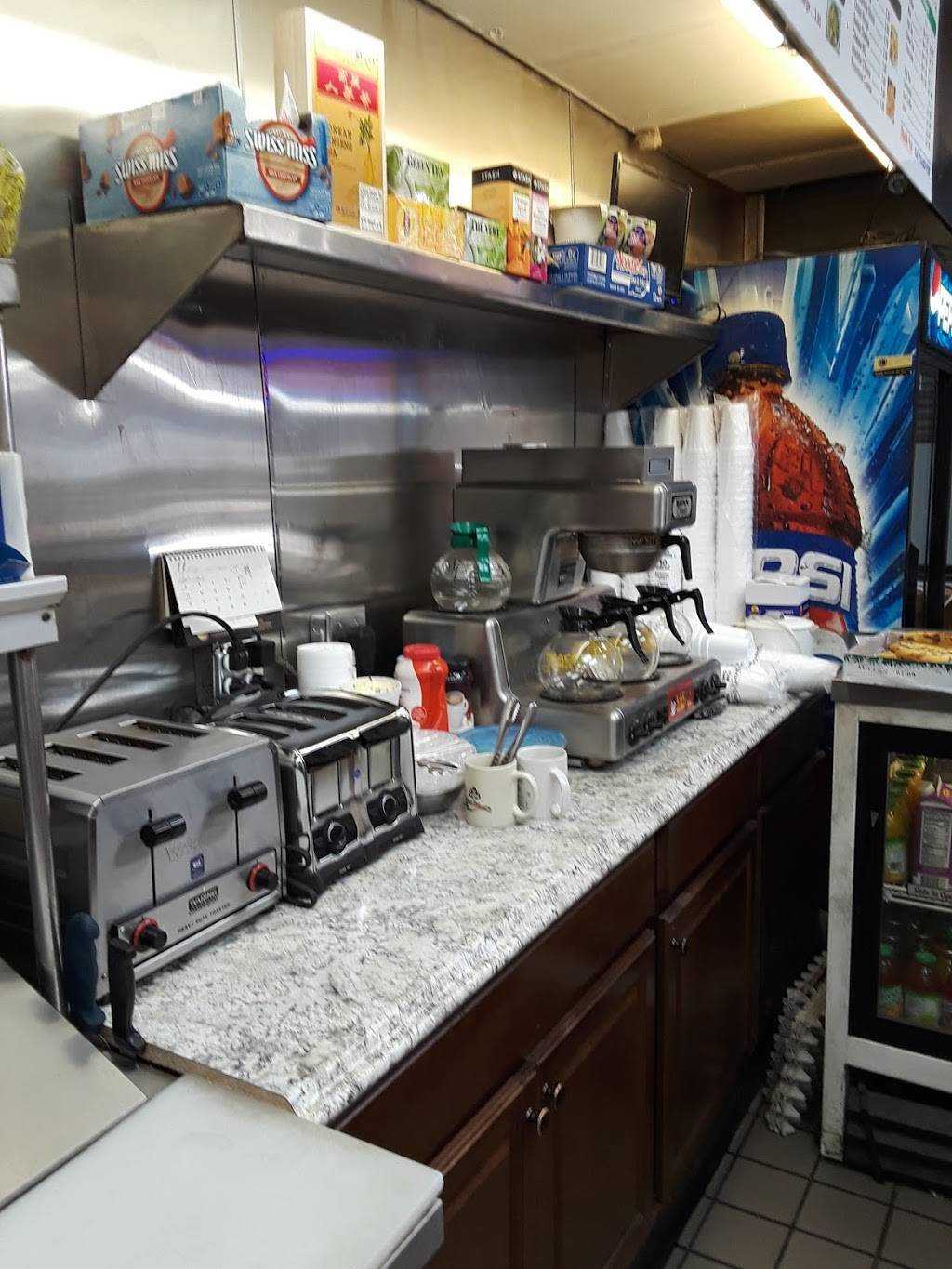 Dogs house (Best sunny diner) | restaurant | 2560 Germantown Ave, Philadelphia, PA 19133, USA | 2152231125 OR +1 215-223-1125